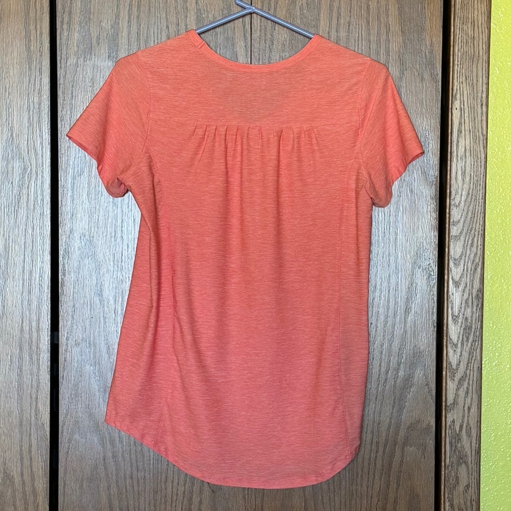 Duluth Trading Co. Armachillo short Sleeve V-Neck T-Shirt - Picture 2 of 3